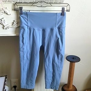 Zyia pocket crop size small